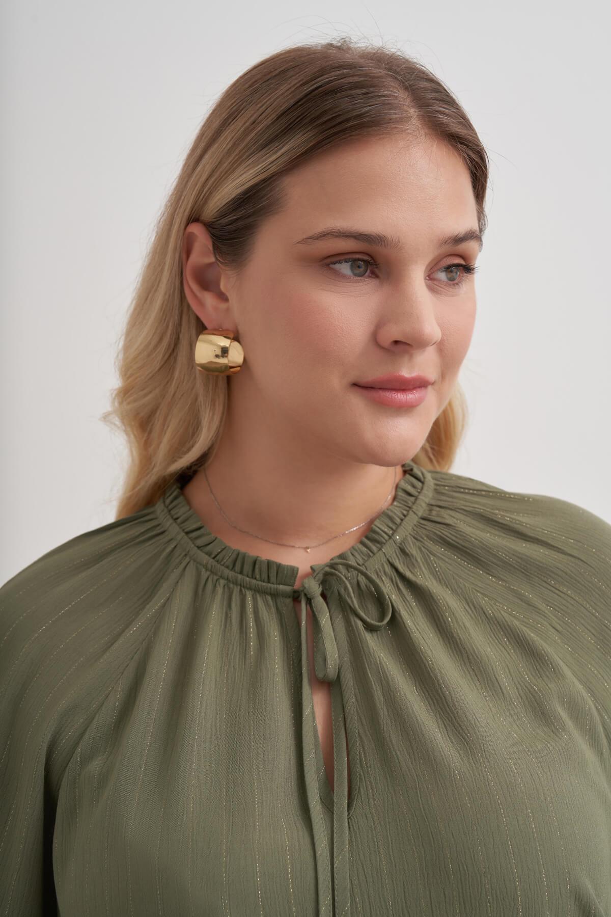 Parıltılı İplikli Bağcıklı Bluz