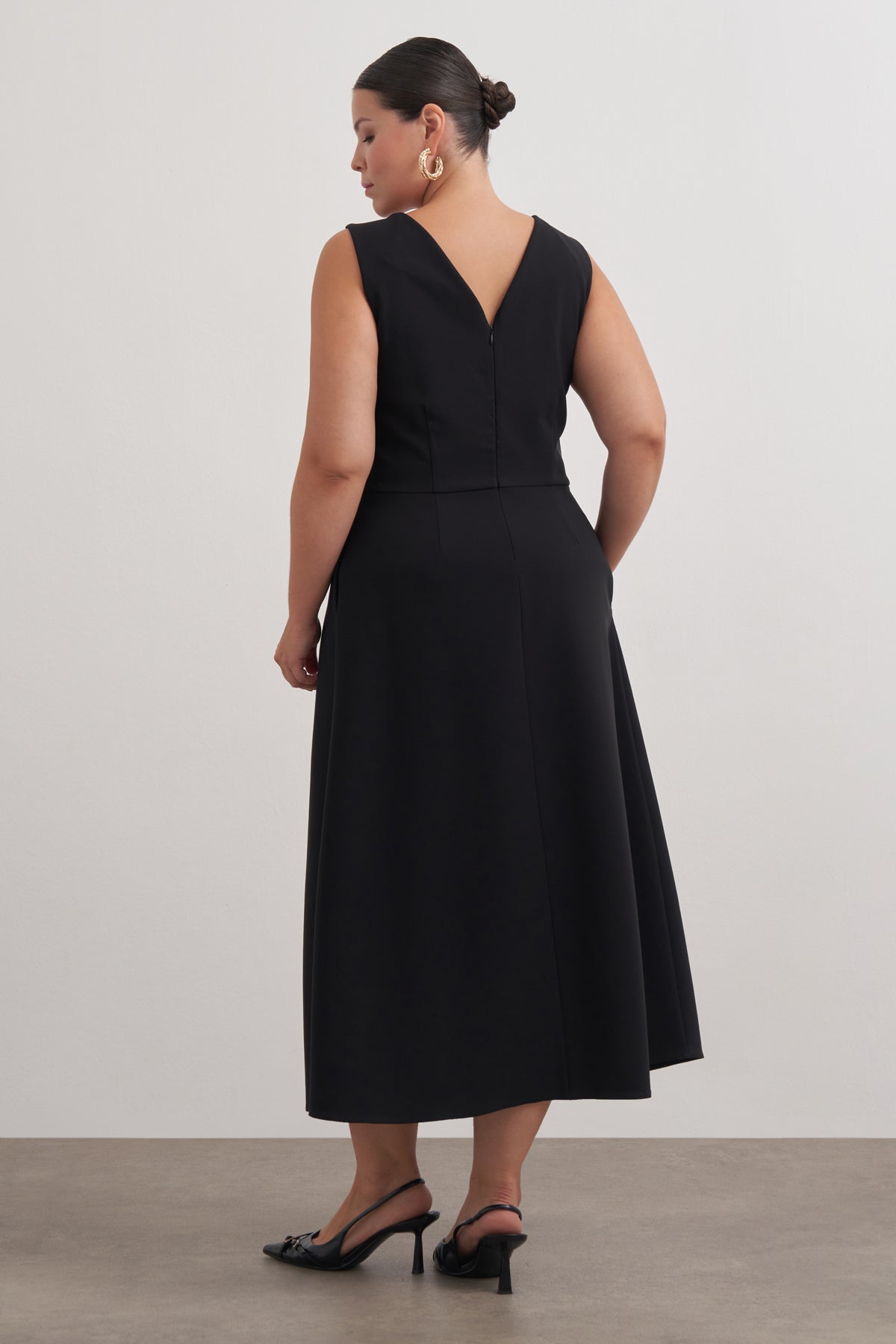 Pileli Kolsuz Cepli Uzun Elbise