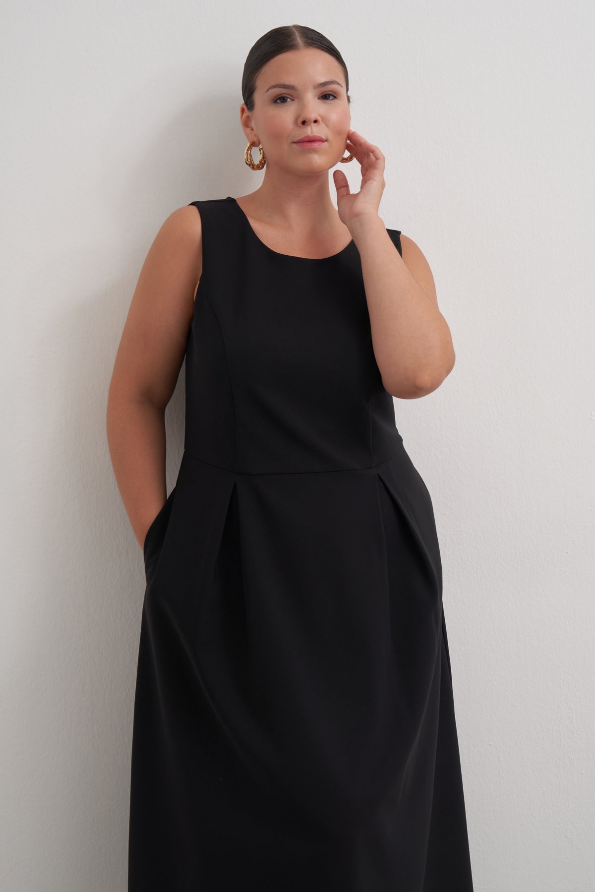 Pileli Kolsuz Cepli Uzun Elbise