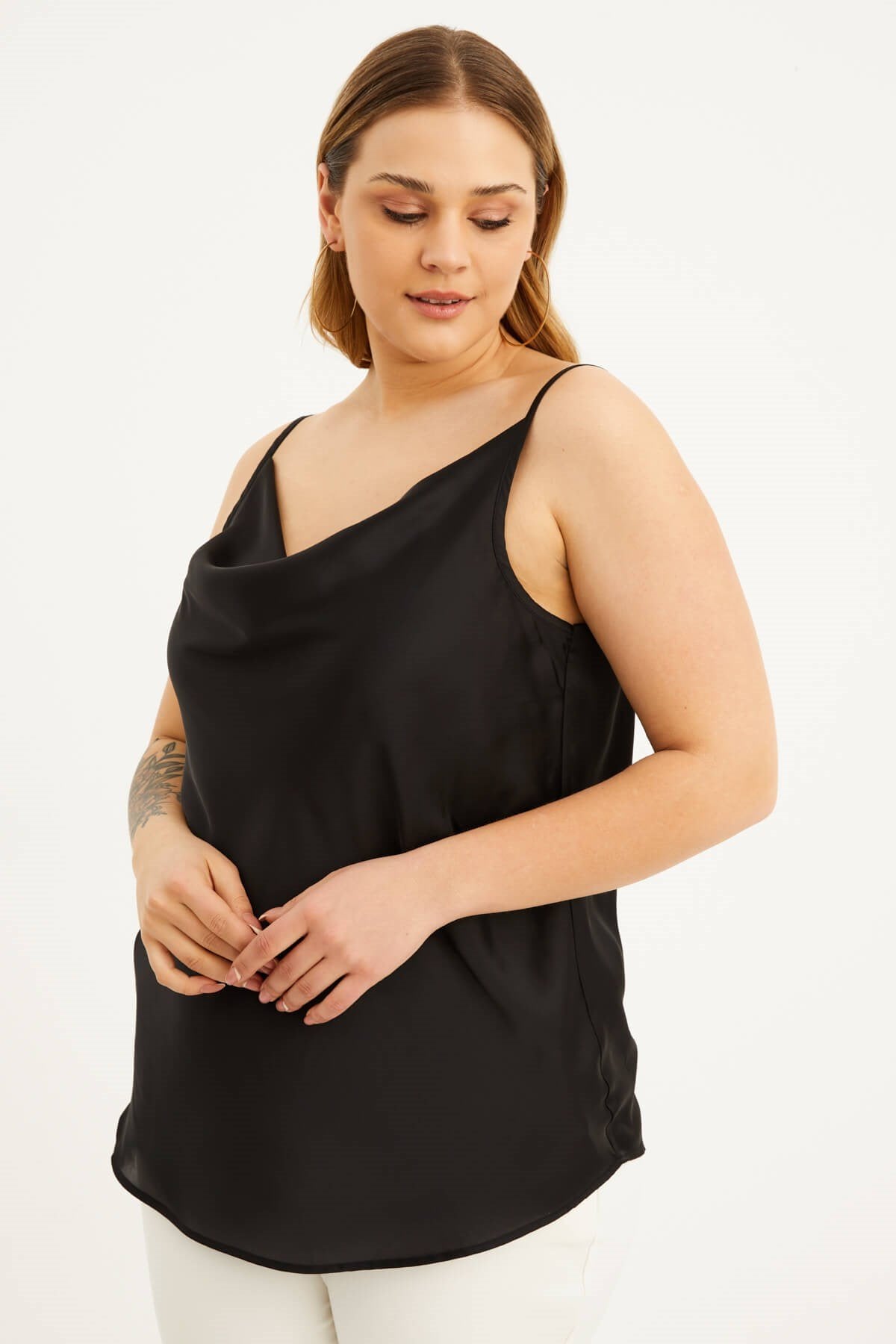 Saten Degaje Yaka İp Askılı Bluz