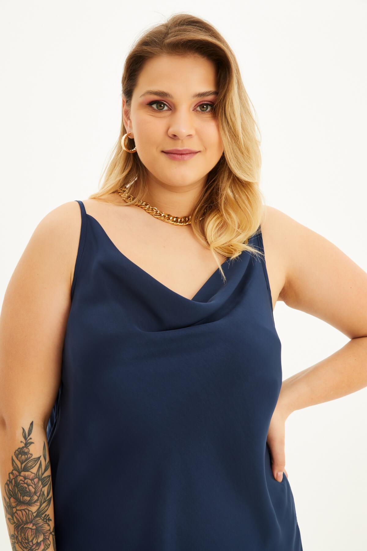 Saten Degaje Yaka İp Askılı Bluz