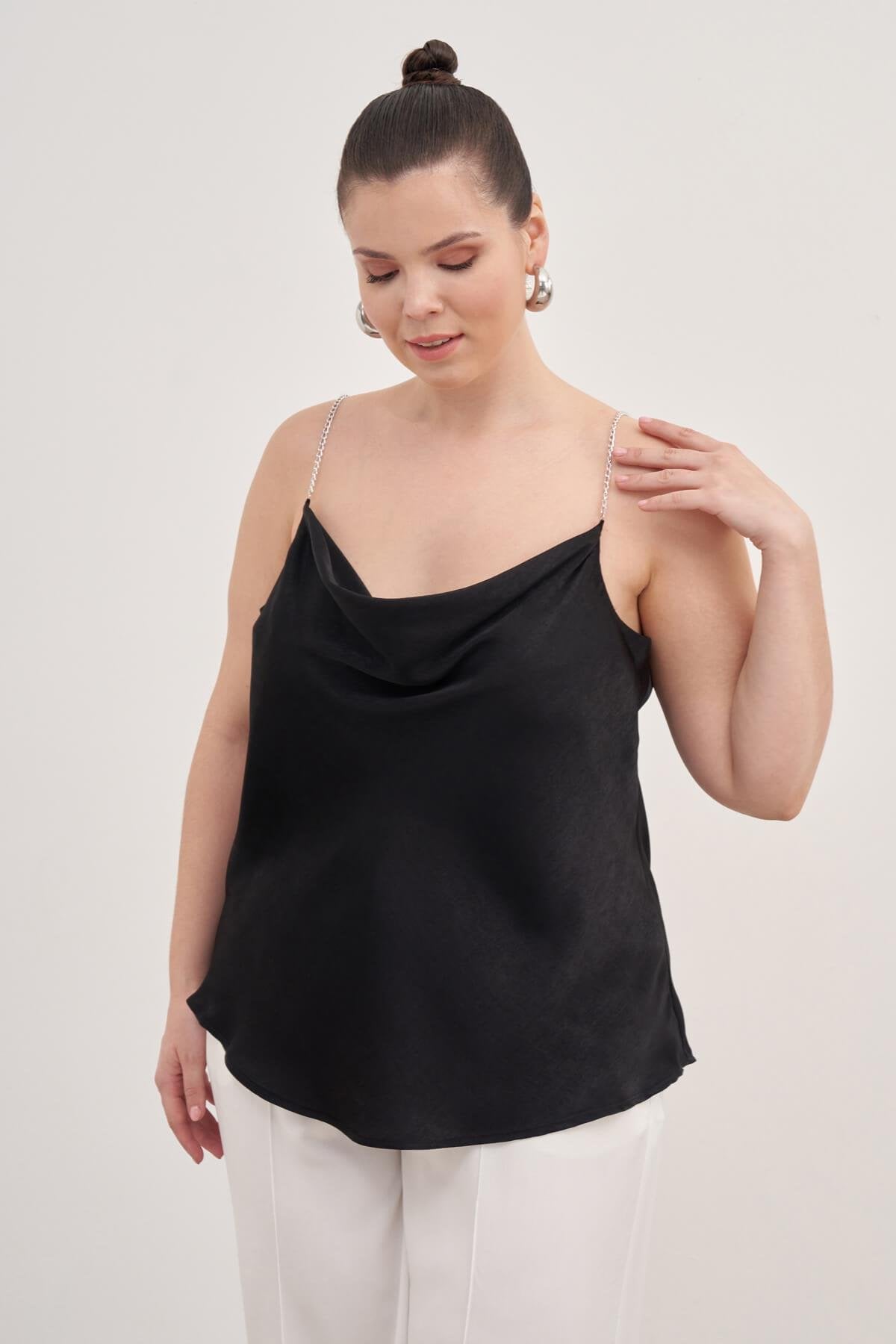 Saten Zincirli Degaje Yaka Bluz