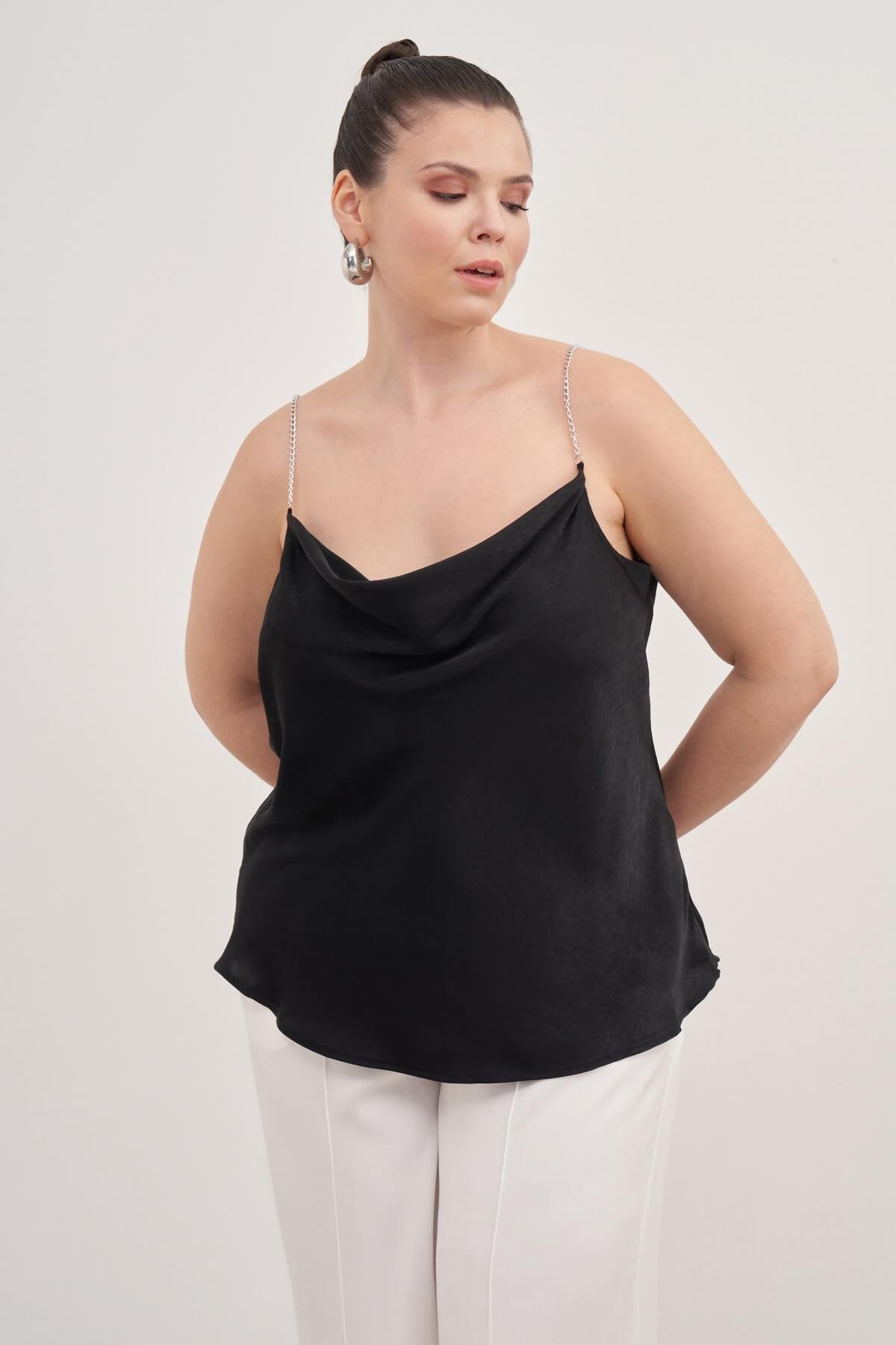 Saten Zincirli Degaje Yaka Bluz