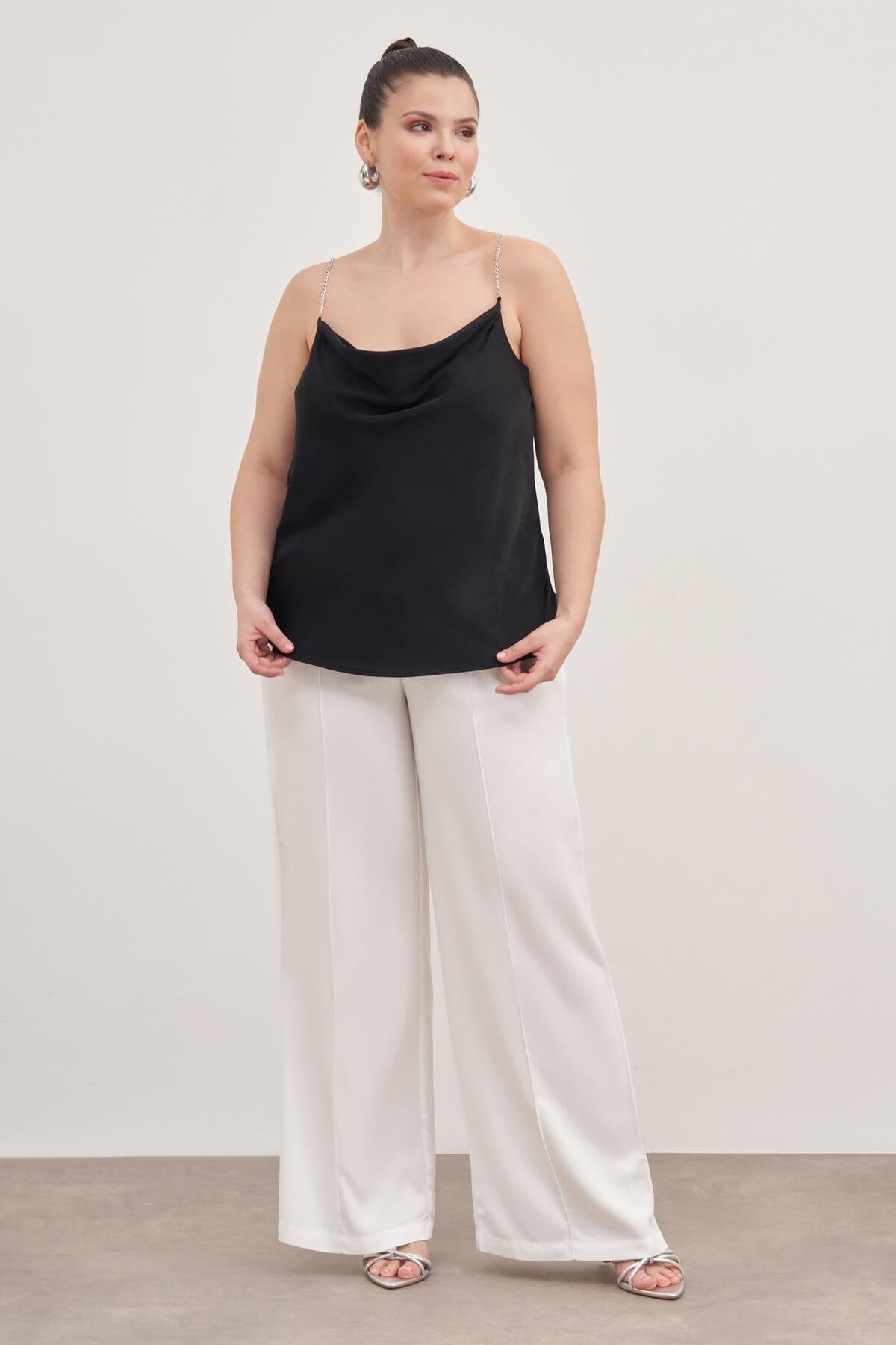 Saten Zincirli Degaje Yaka Bluz