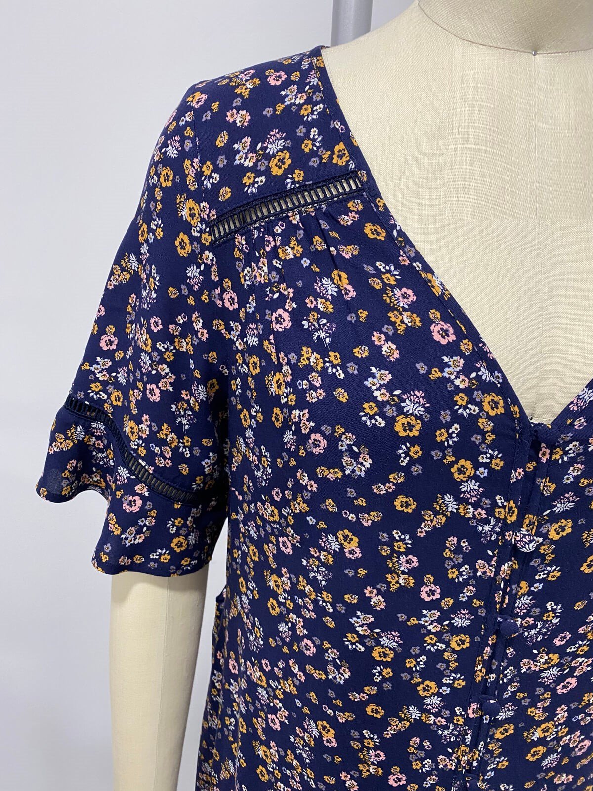 Şerit Detay Eteği Fırfırlı Elbise