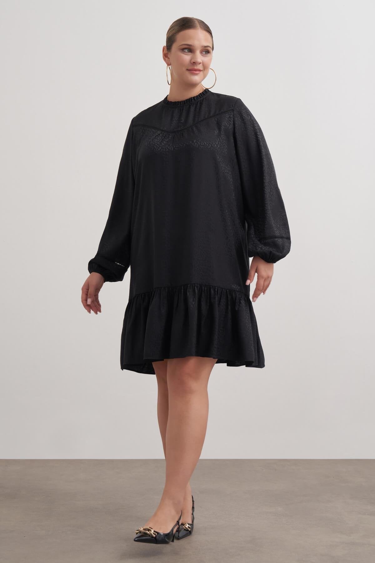 Şerit Detaylı Saten Elbise