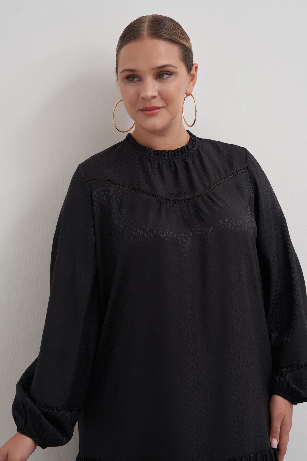 Şerit Detaylı Saten Elbise