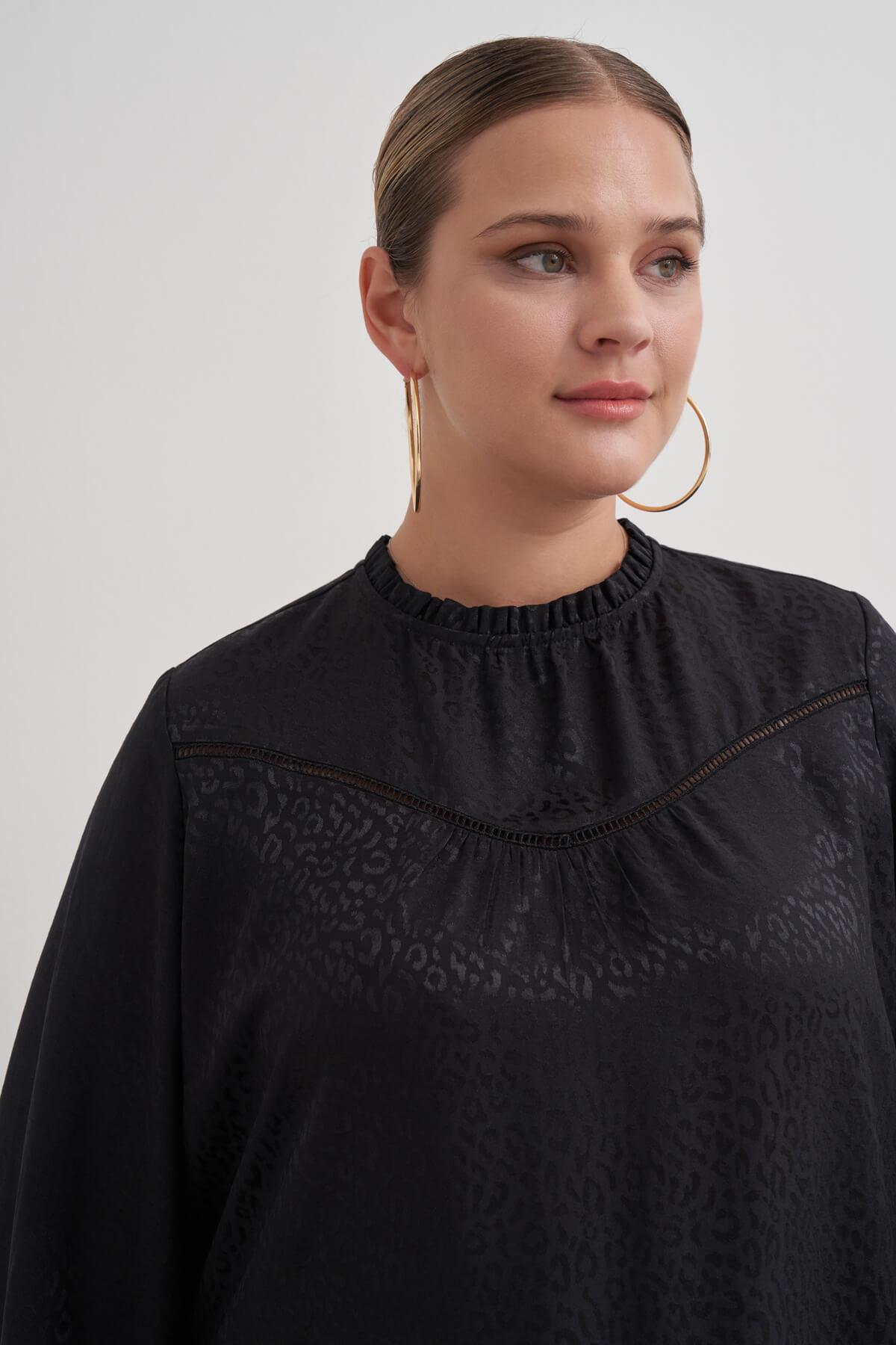 Şerit Detaylı Saten Elbise