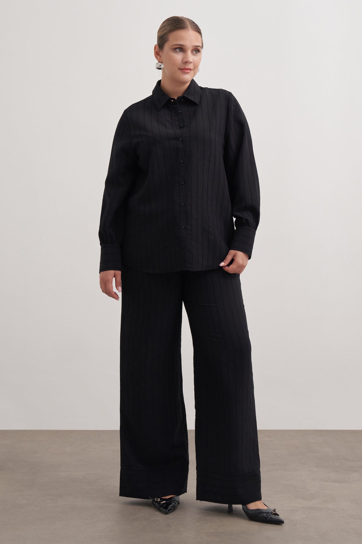 Sırtı Fiyonklu Çizgili Gömlek