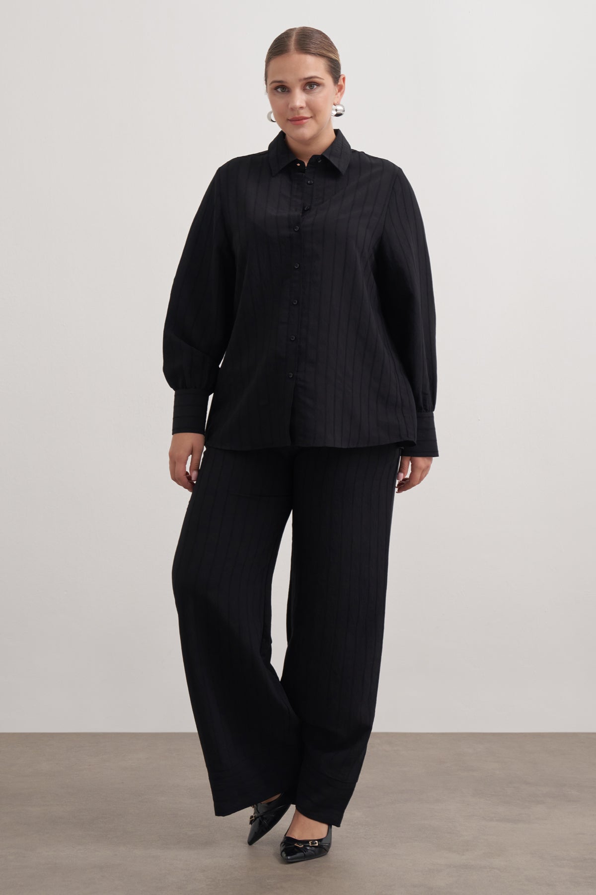 Sırtı Fiyonklu Çizgili Gömlek