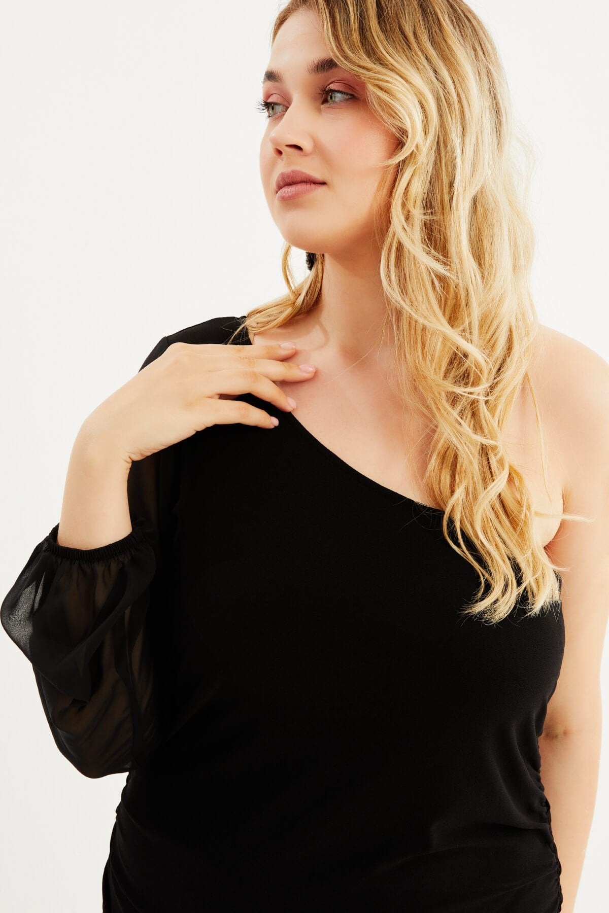 Tek Omuz Şifon Detaylı Büzgülü Elbise