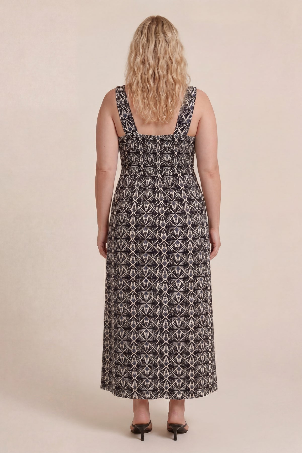 Toka Detaylı Gipeli Örme Elbise