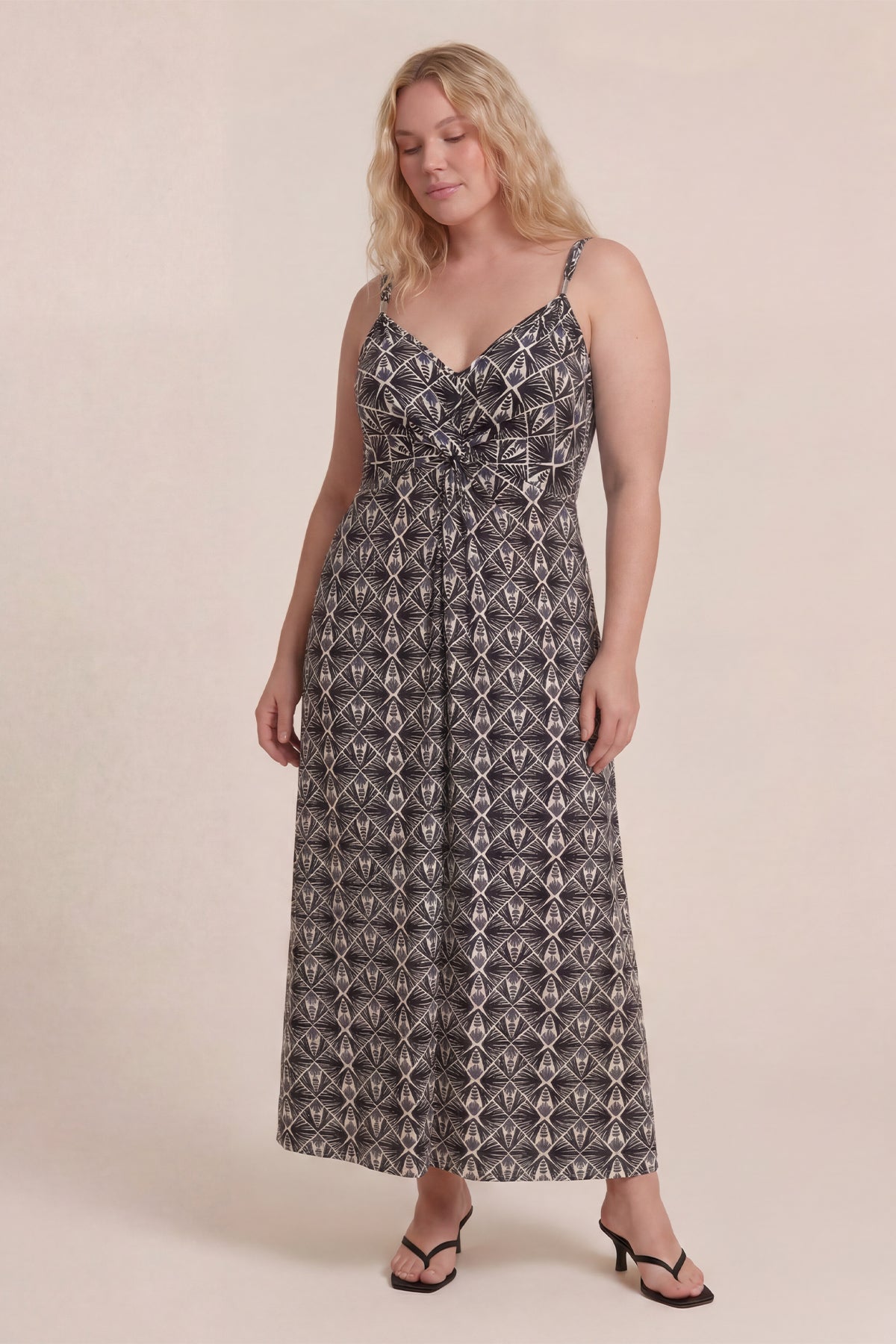 Toka Detaylı Gipeli Örme Elbise