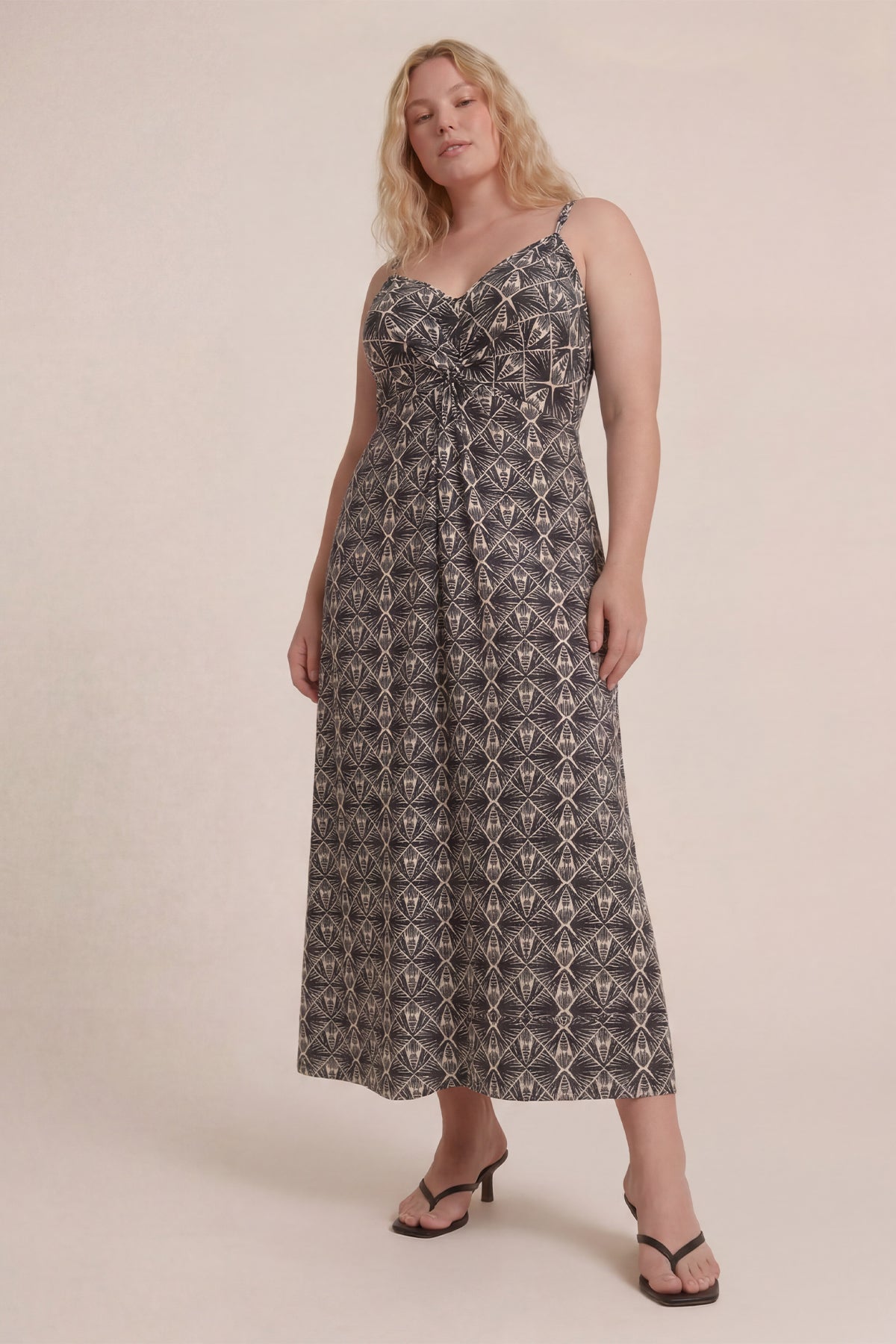 Toka Detaylı Gipeli Örme Elbise