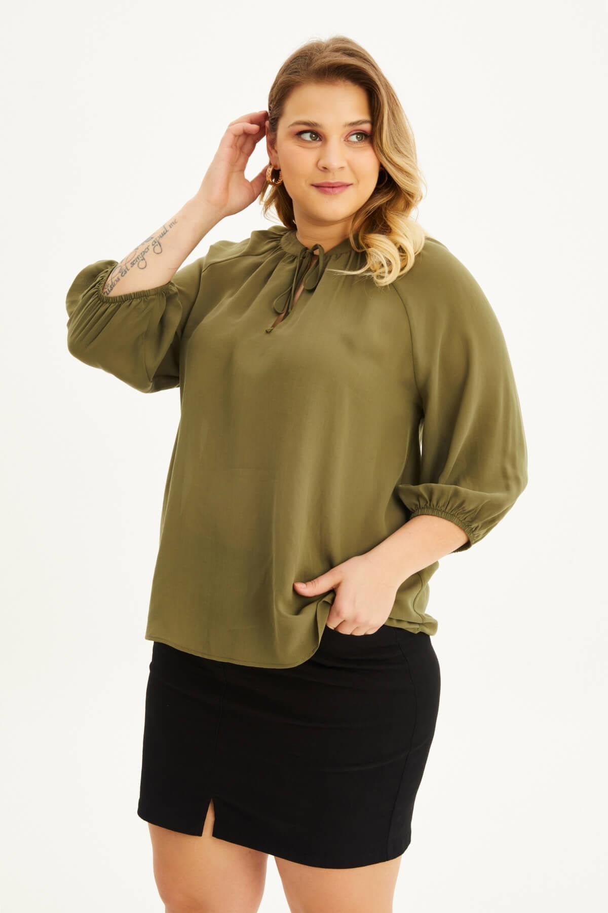 V Yaka Bağcık Detaylı Bluz