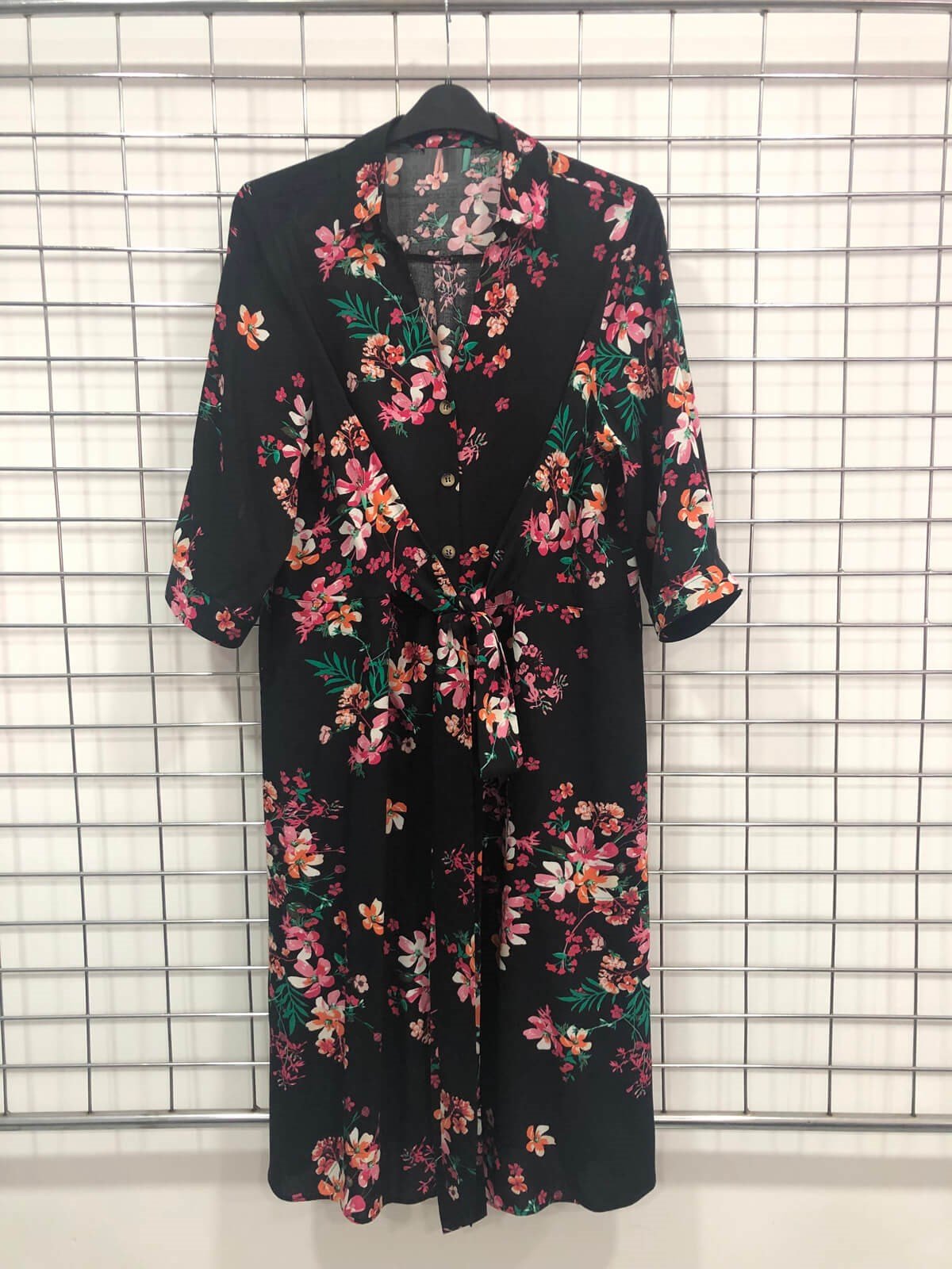 V Yaka Bağlama Detaylı Elbise