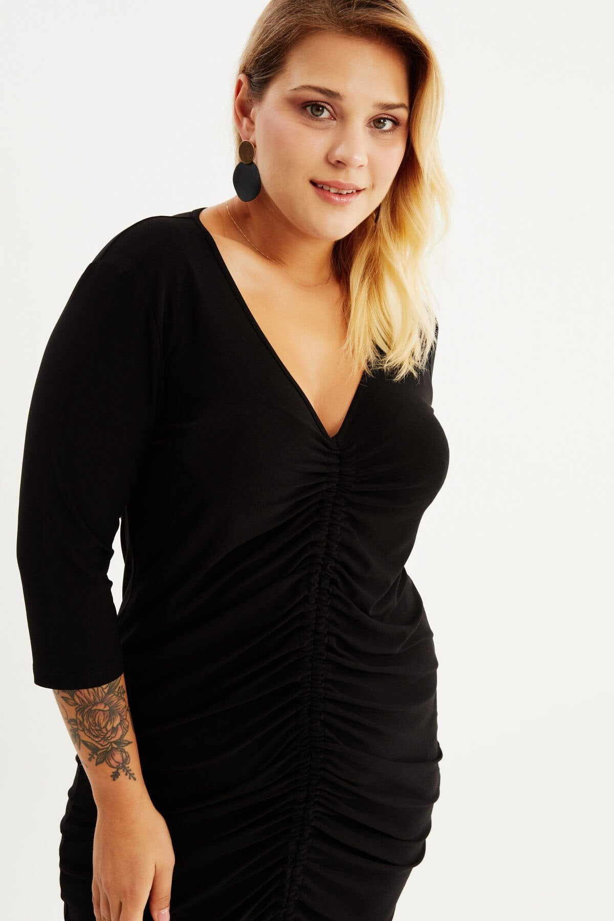 V Yaka Büzgü Detaylı Elbise