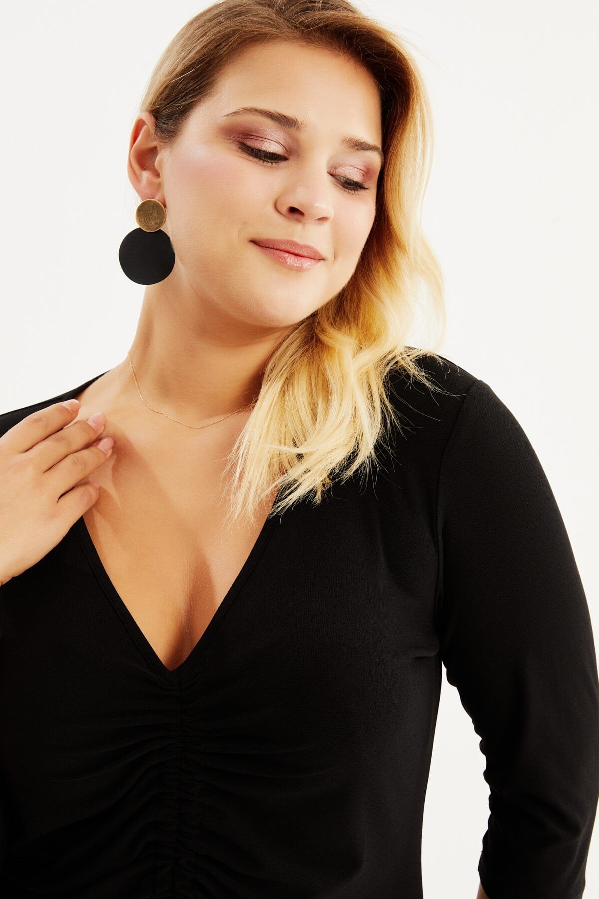 V Yaka Büzgü Detaylı Elbise