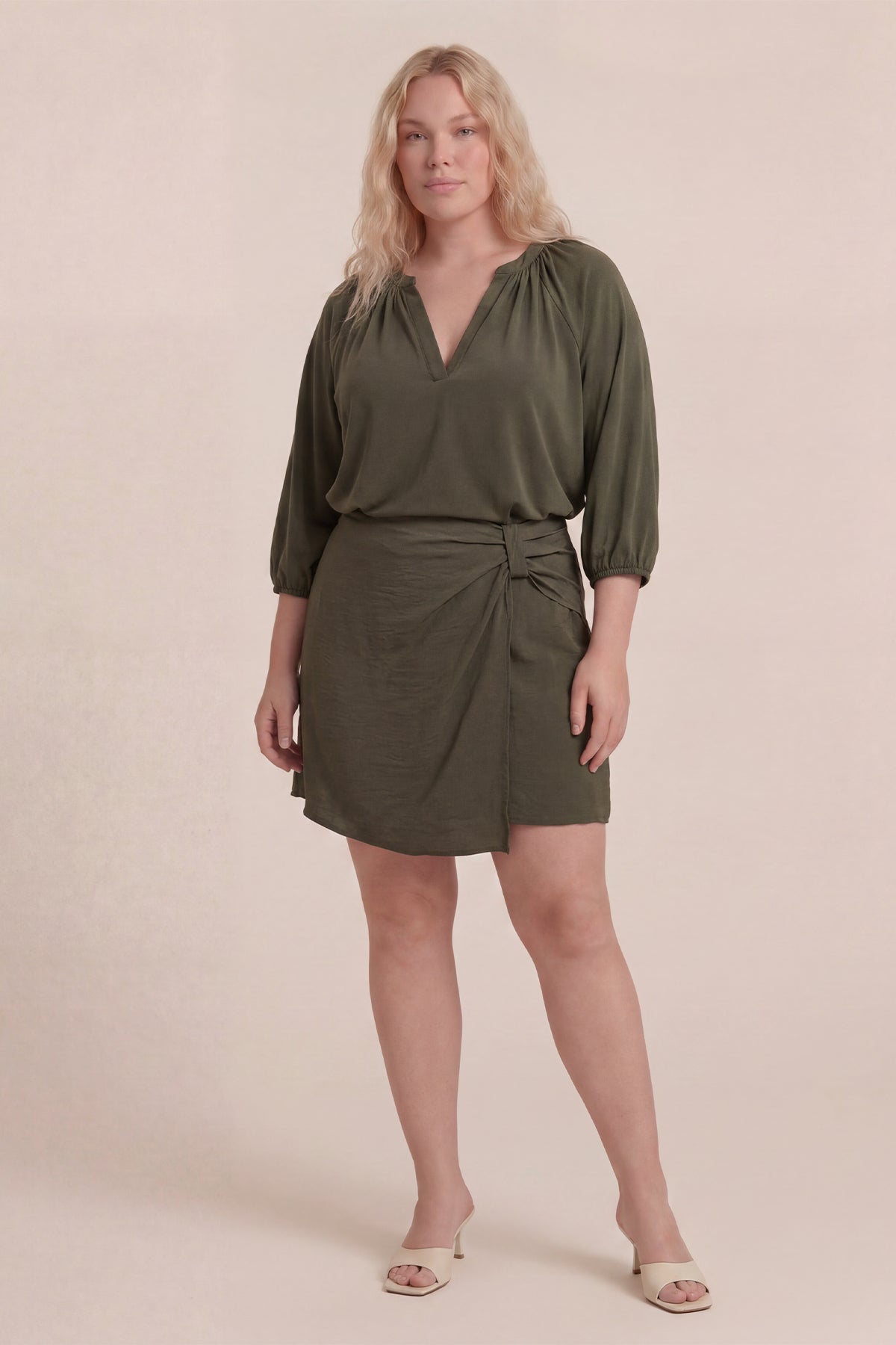 V Yaka Büzgü Detaylı Örme Bluz