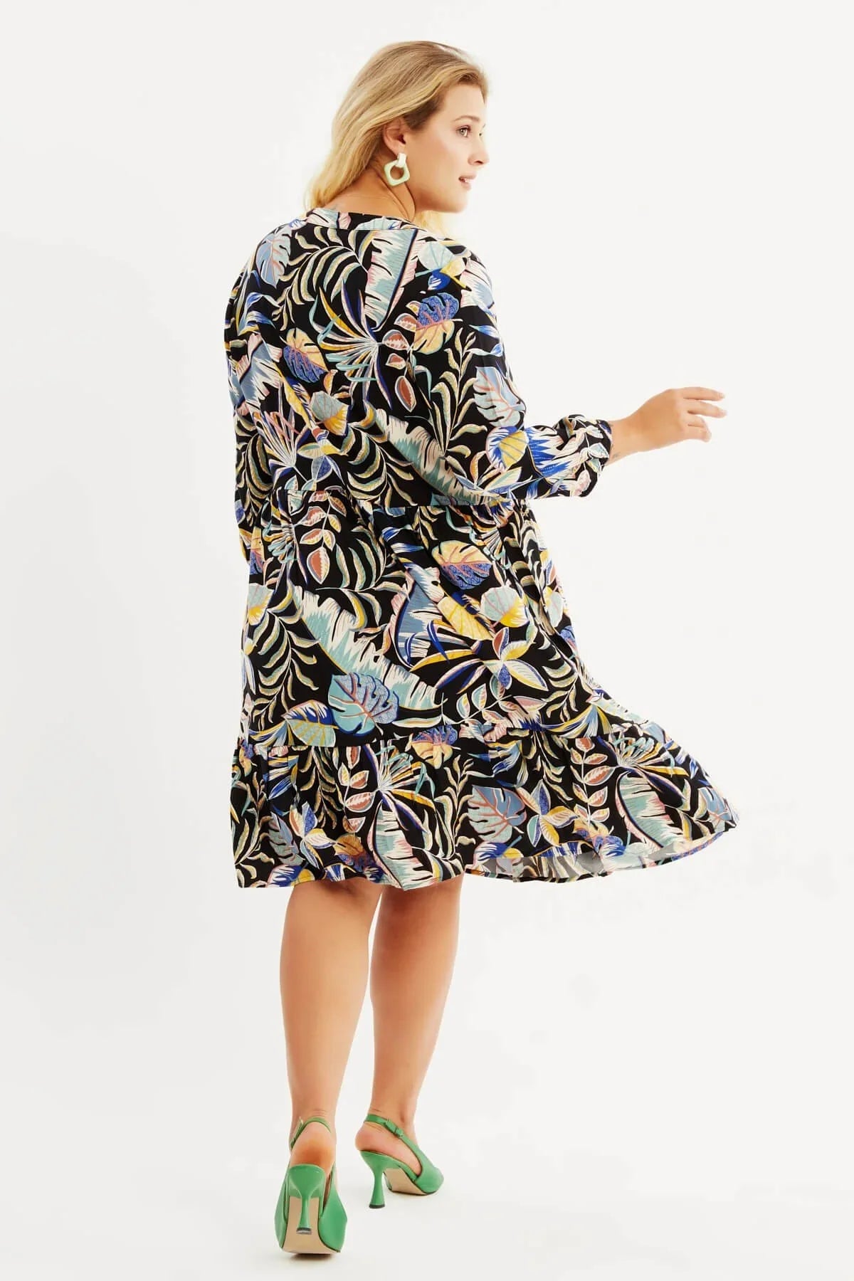 V Yaka Fırfırlı Elbise