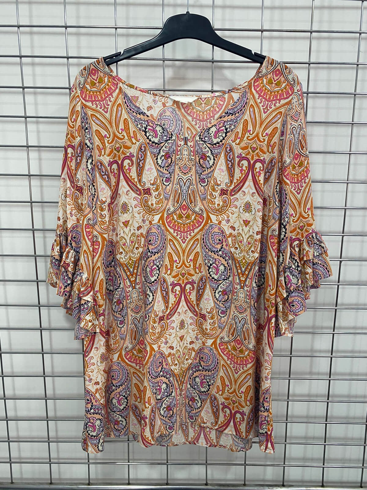 V Yaka Kolları Fırfırlı Elbise