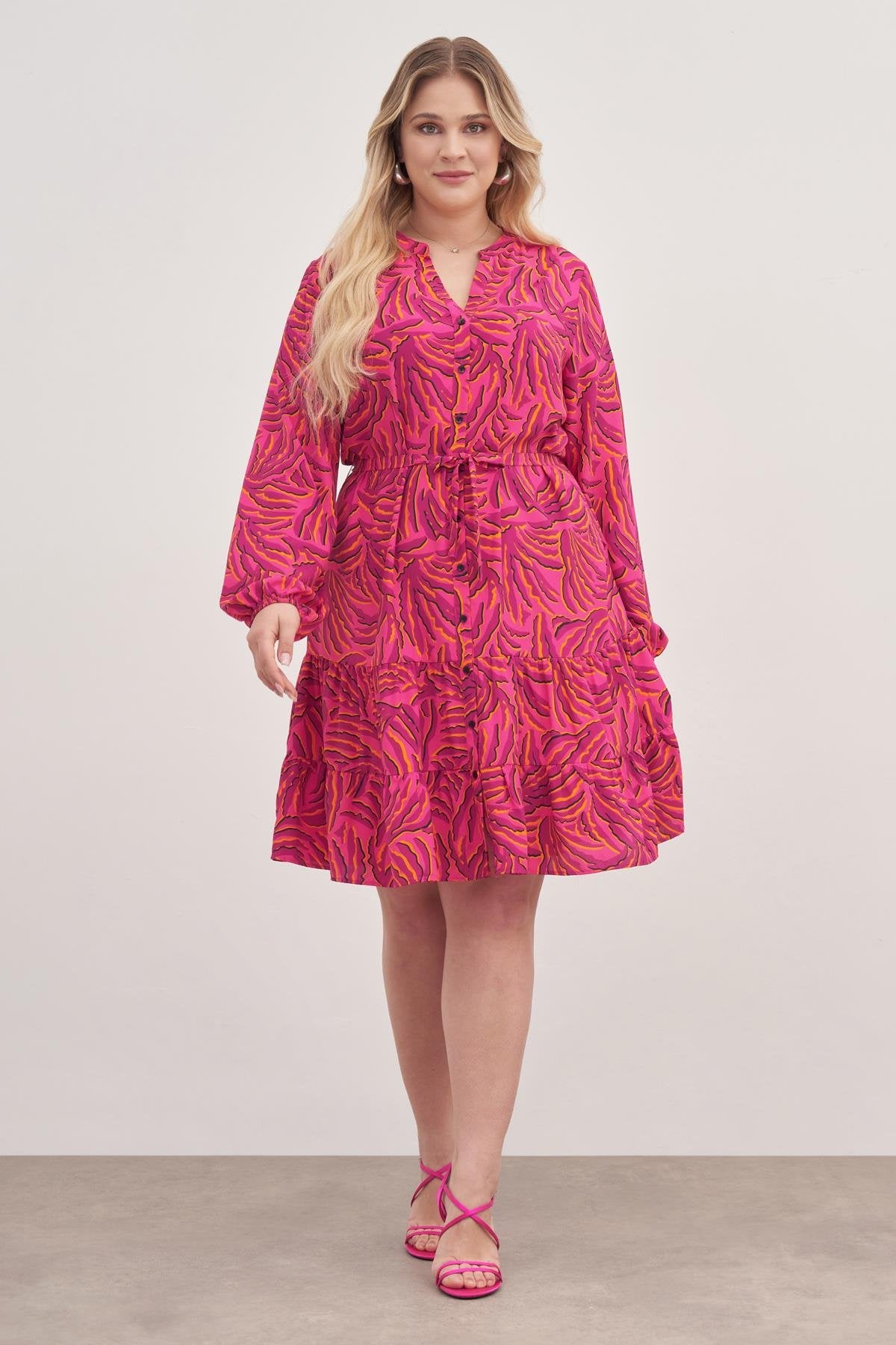 V Yaka Kuşaklı Önden Düğmeli Elbise