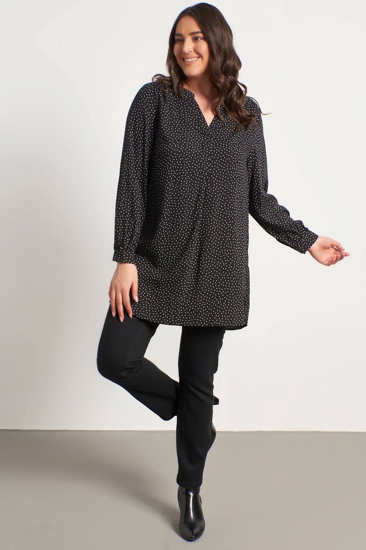 V Yaka Uzun Kollu Tunik