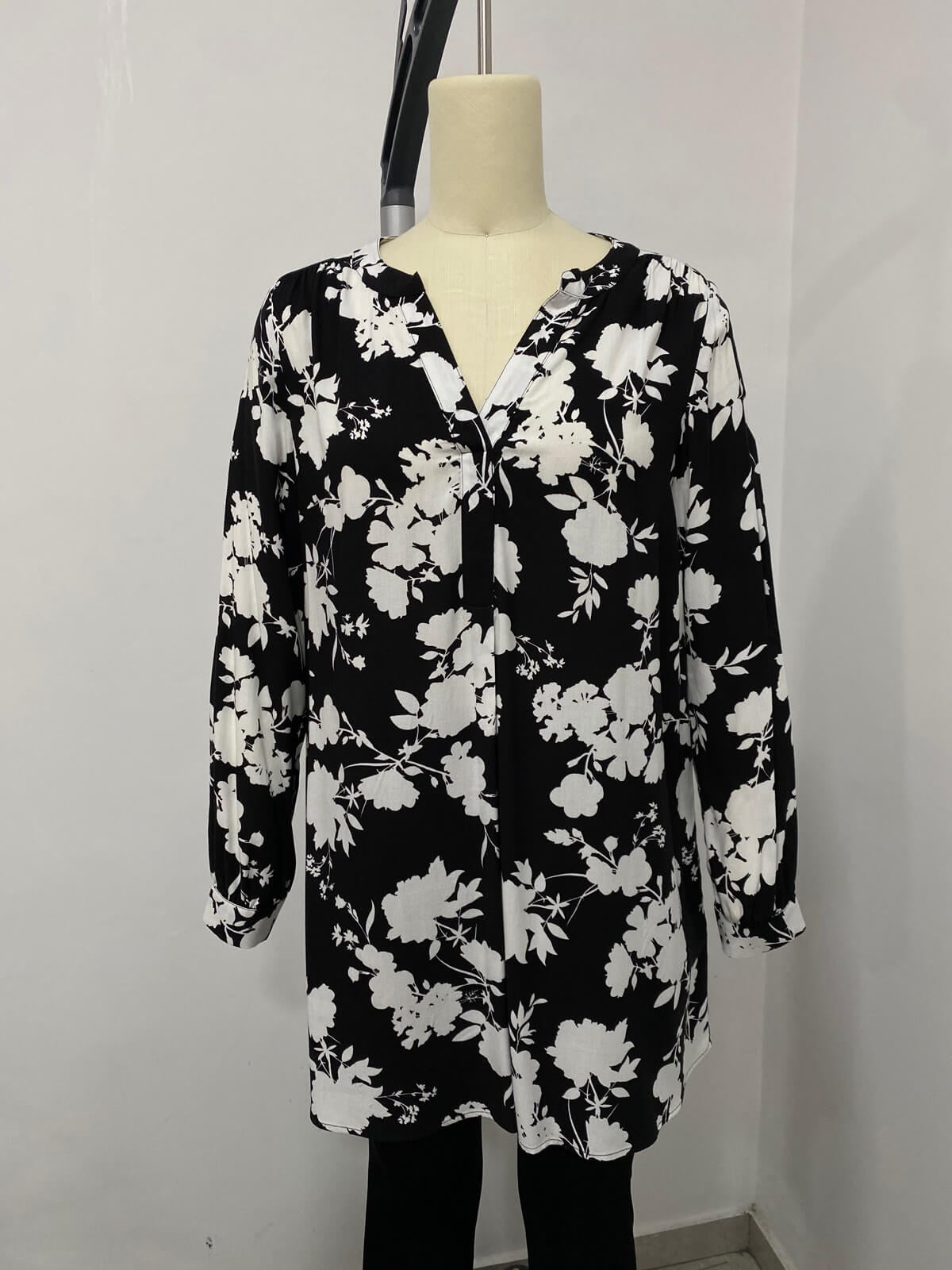 V Yaka Uzun Kollu Tunik