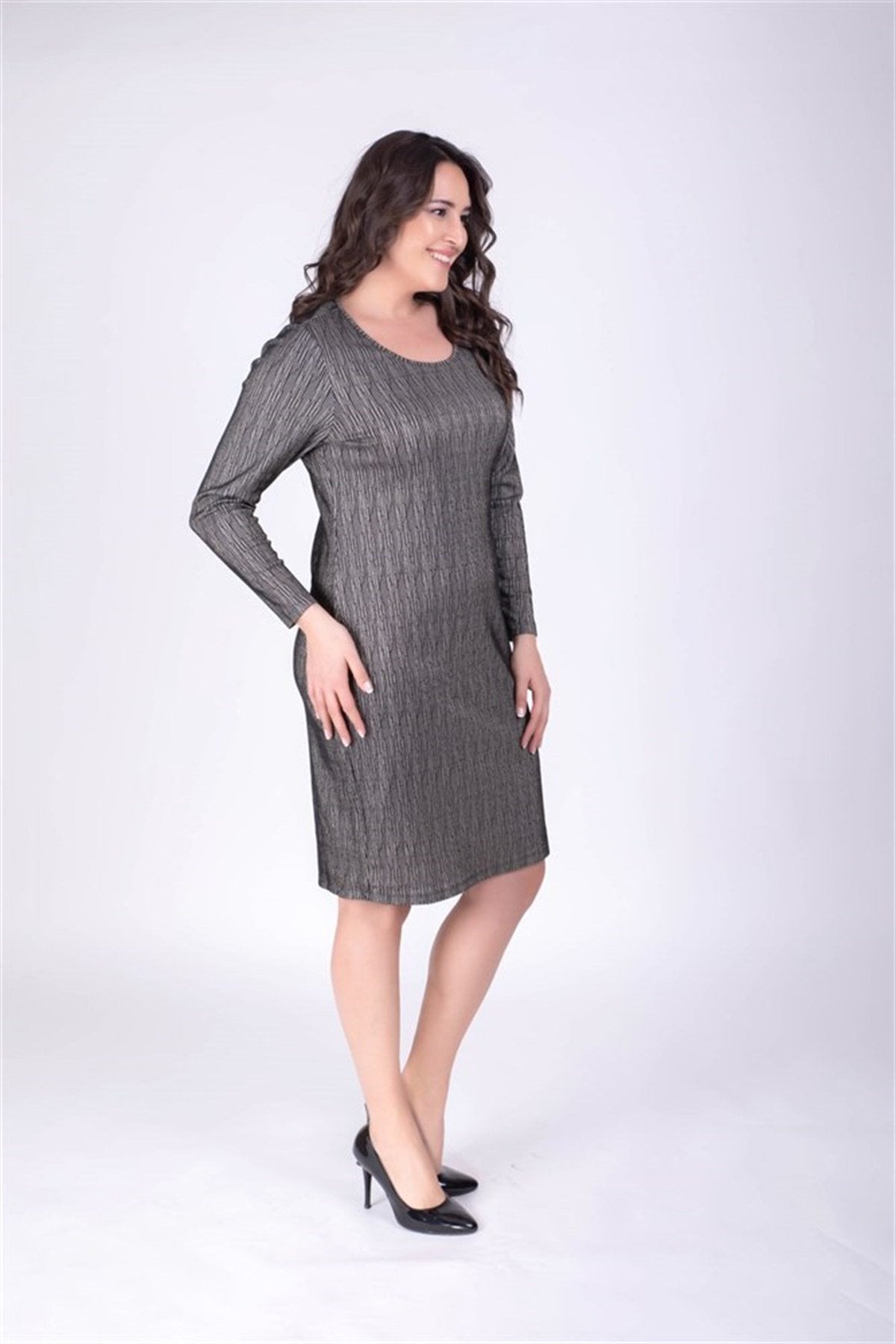 Vücuda Oturan Simli Elbise