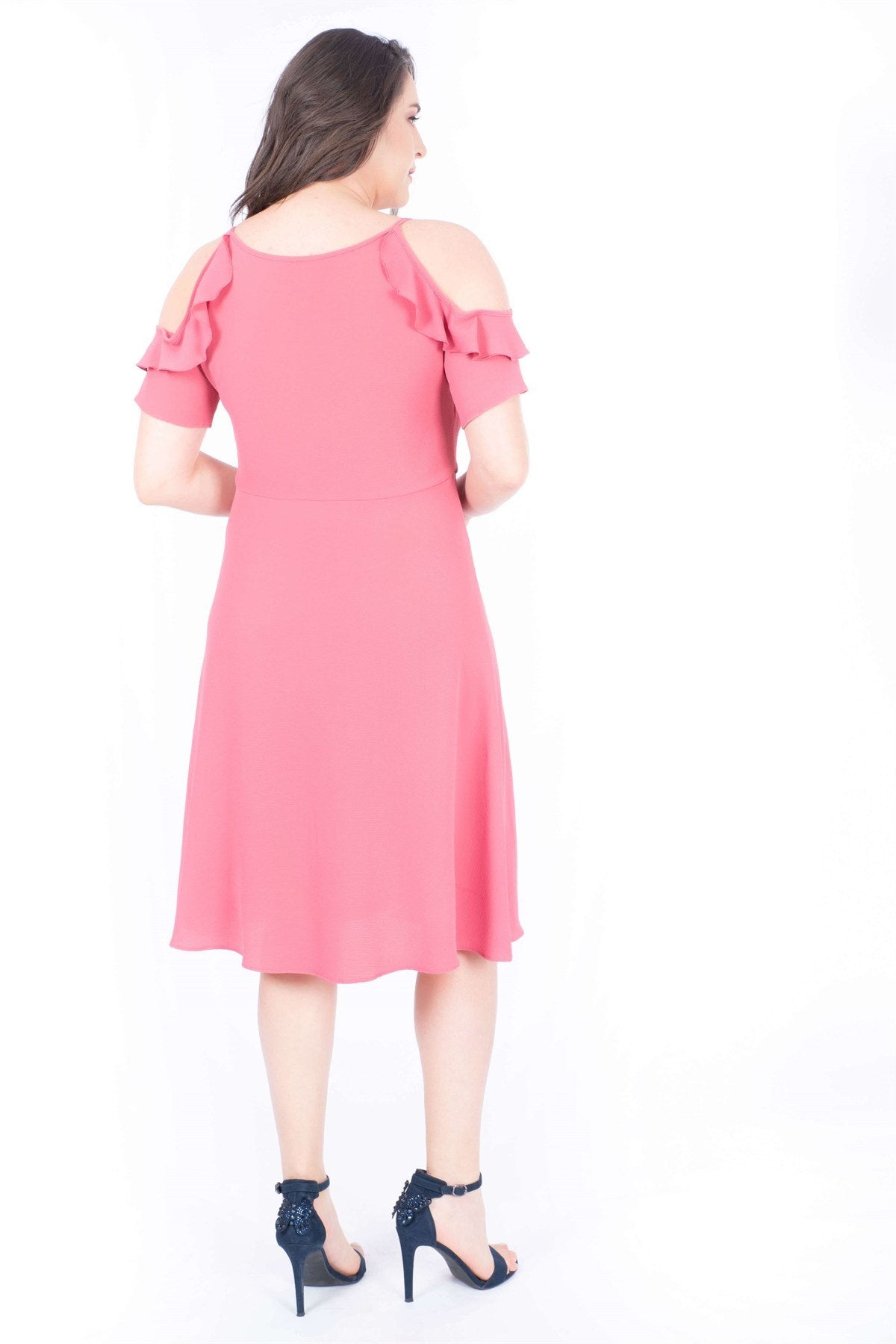 Yaka Çerçeveli Kolları Volanlı Elbise