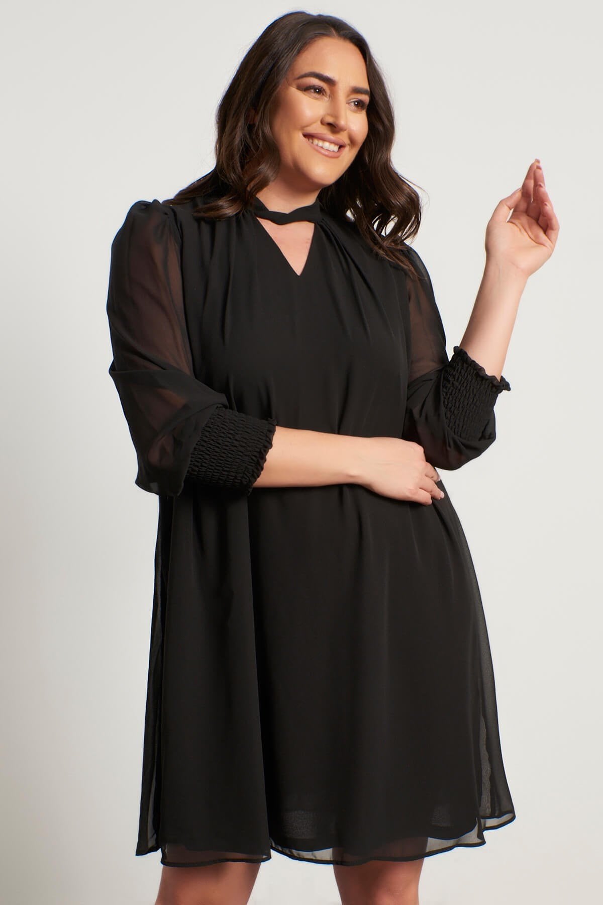 Yaka Detaylı Gipeli Şifon Elbise