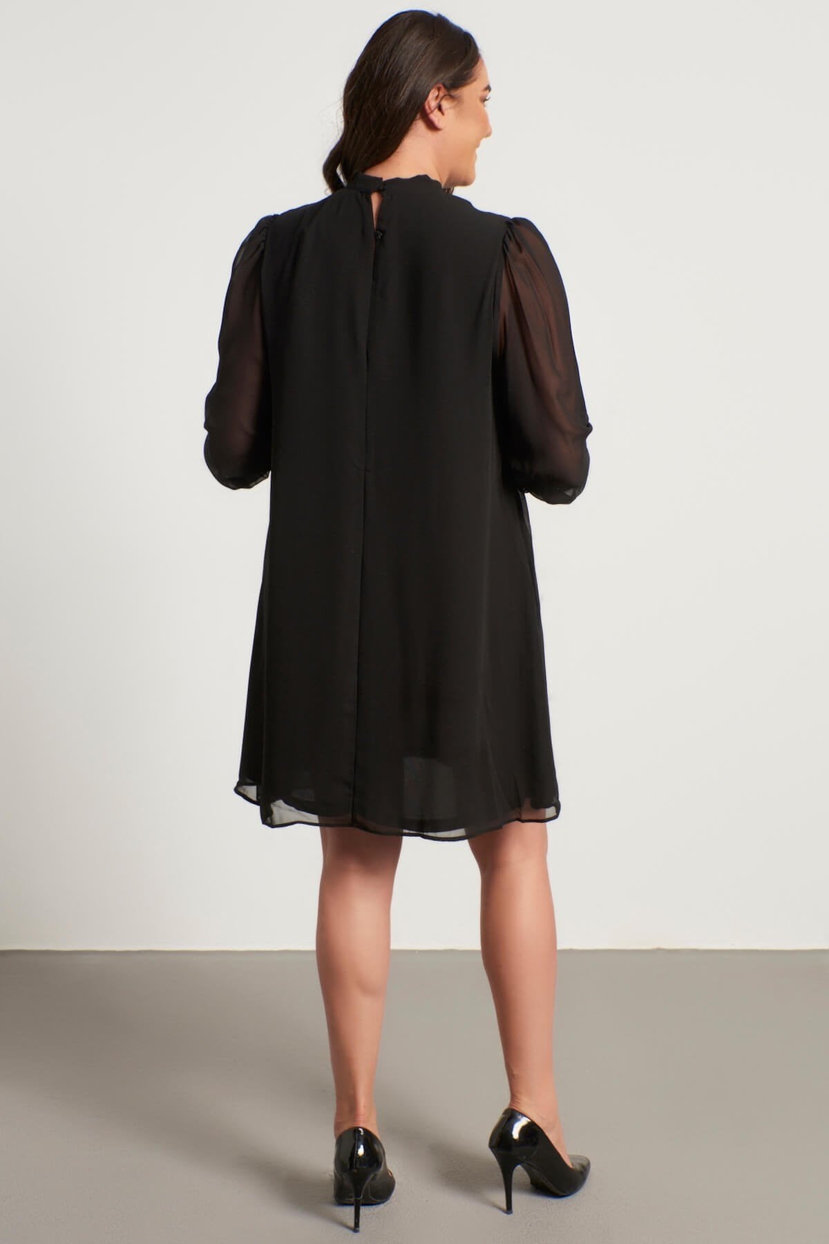 Yaka Detaylı Gipeli Şifon Elbise