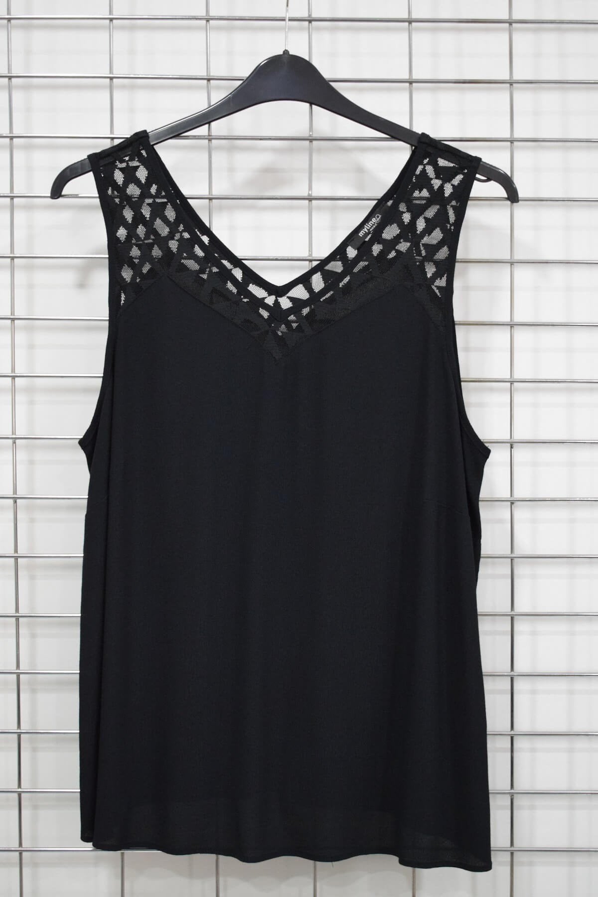 Yakası Dantel Detaylı Kolsuz Bluz