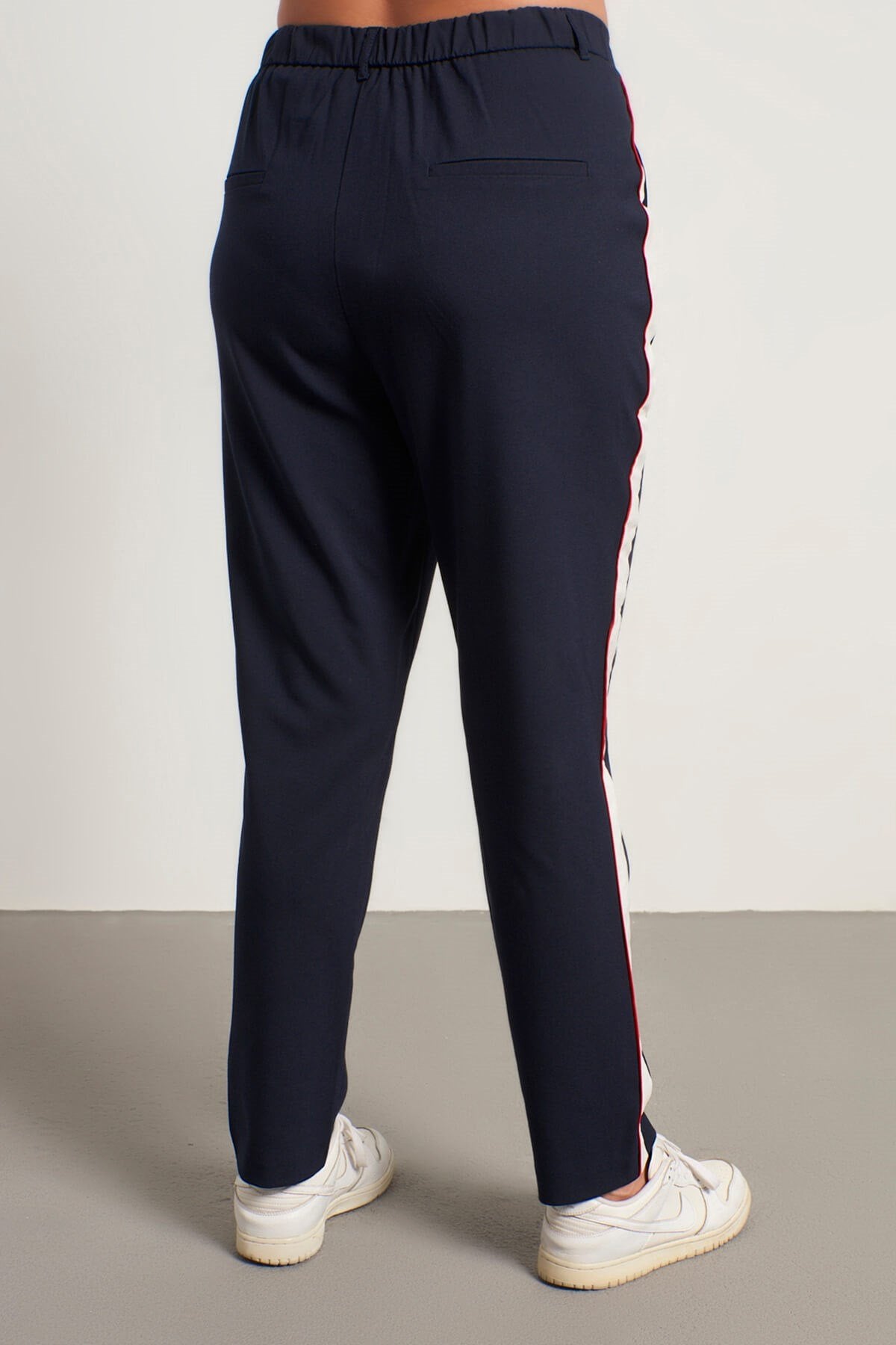 Yandan Şeritli Beli Lastikli Pantolon