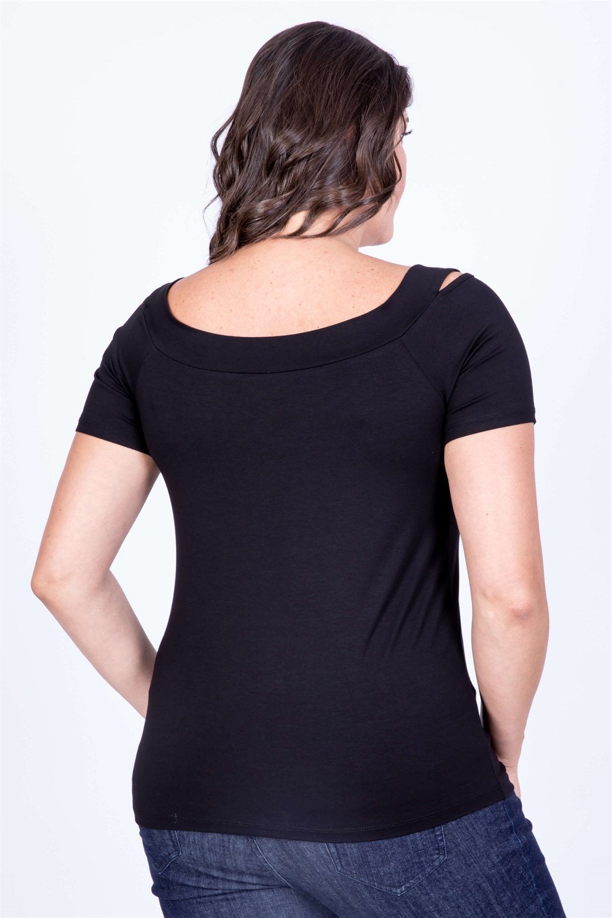 Yırtmaçlı Karmen Yaka Tişört