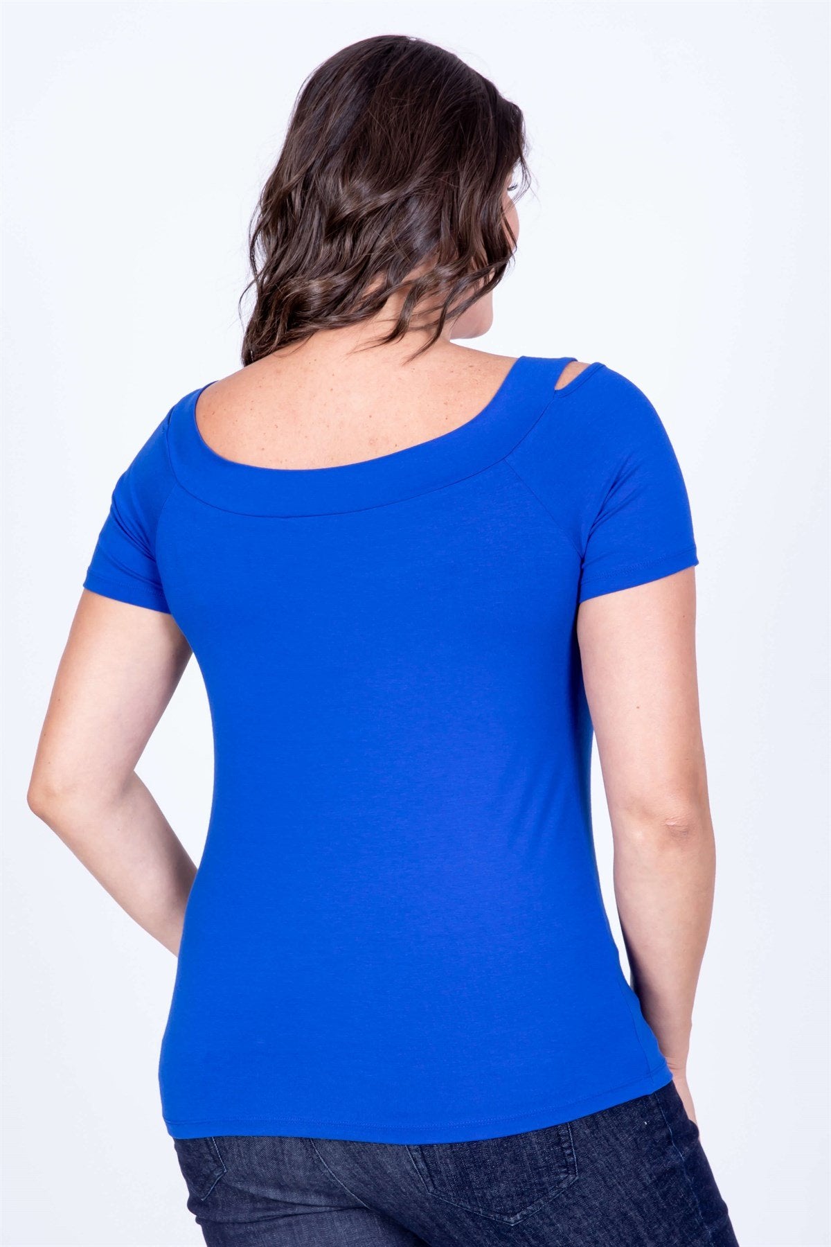 Yırtmaçlı Karmen Yaka Tişört